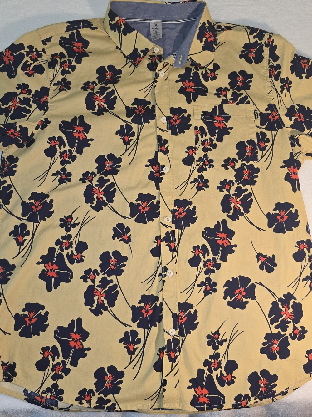 Hurley Mens XL Tan Floral Short Sleeve Button Down Shirt Navy Red Hibiscus Print